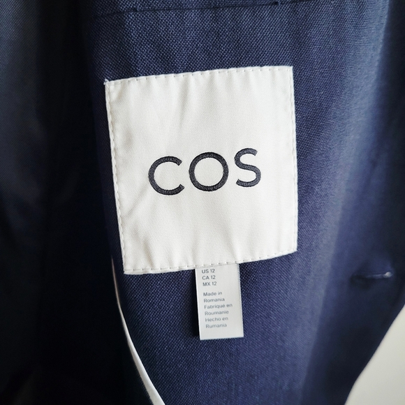 COS Regular-Fit Double-Breasted Wool Blazer Navy - Picture 12 of 15